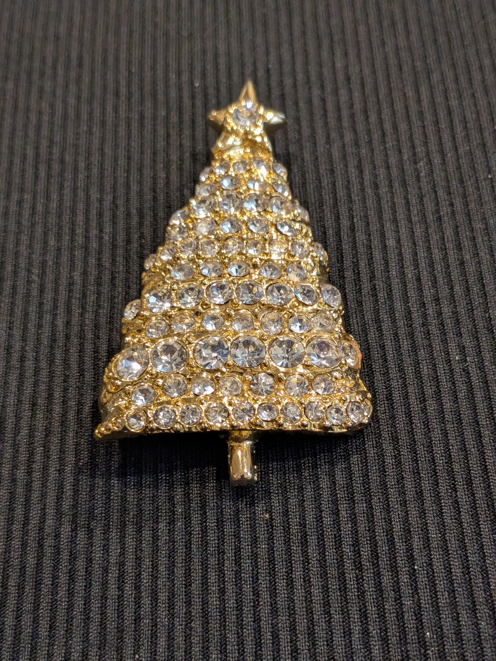 B$4:Gold Tone Crystal Christmas Tree Brooch - Vintage 2007s